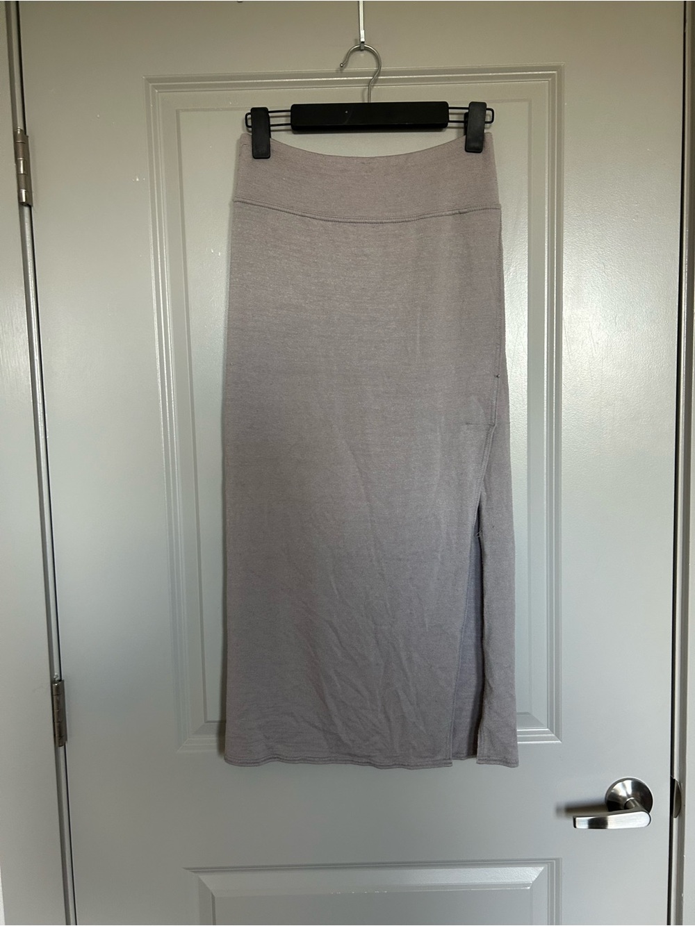 Wilfred Free Gray Knit Midi Skirt with Side Slit